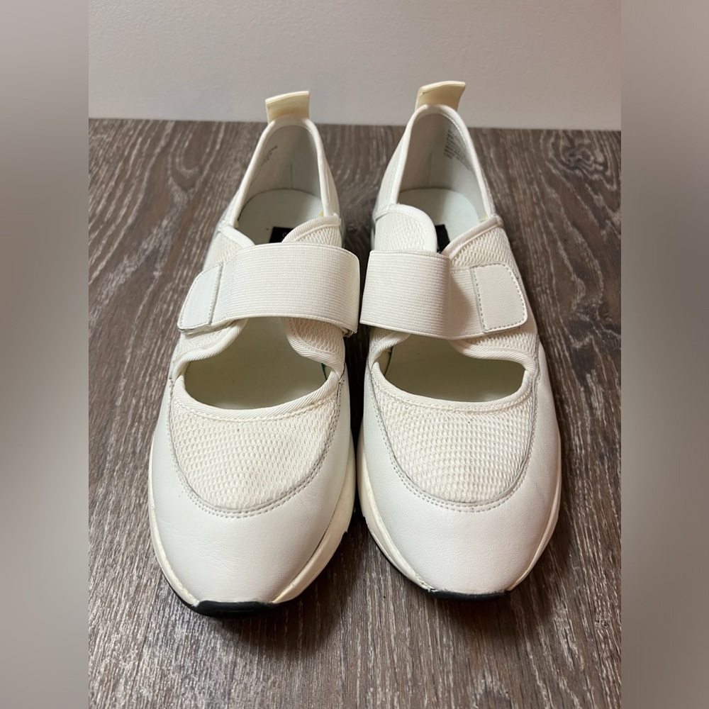 Steven Madden size 9m sneaker. Excellent condition. Smoke/pet free